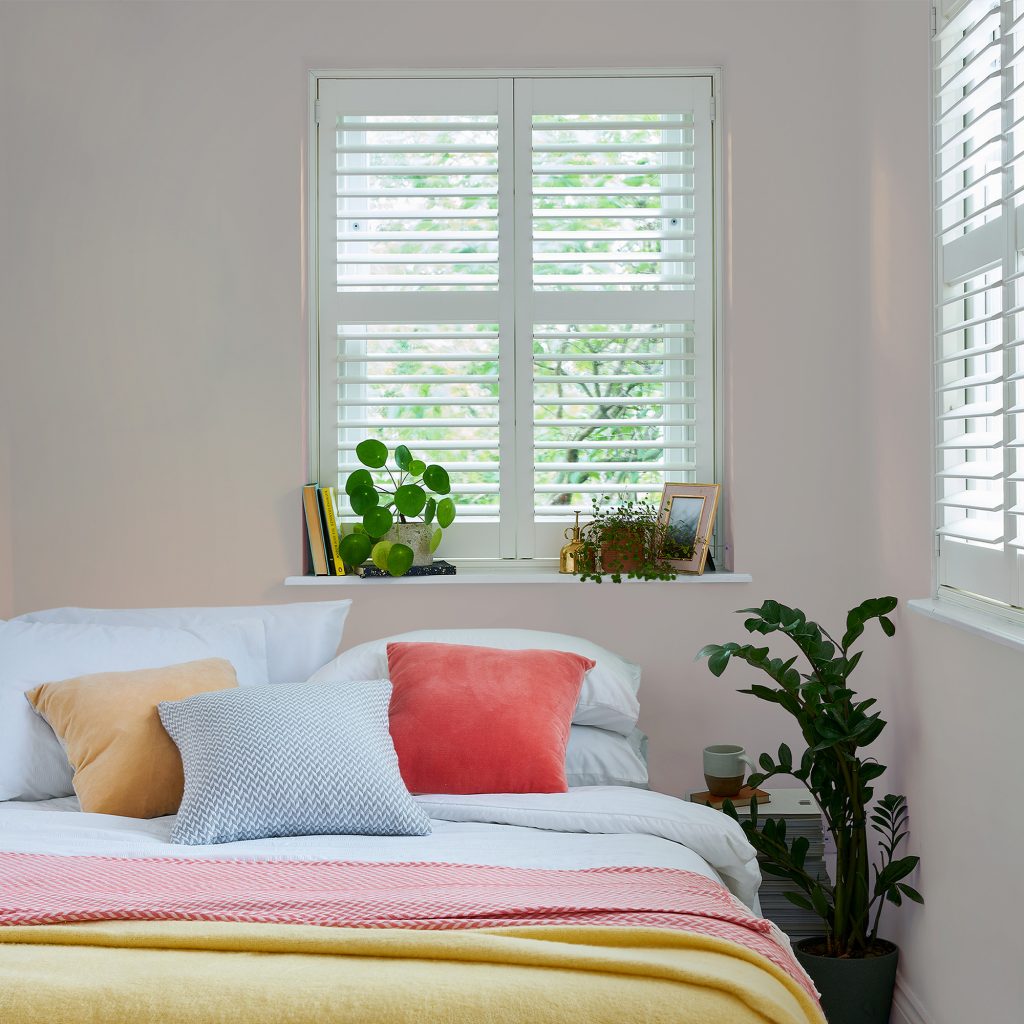 Light Up Your Summer: Lighting Tips for Bright, Fresh Decors
